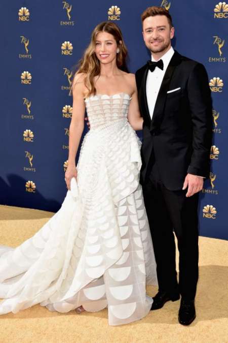 Jessica Biel acompañada de su marido, Justin Timberlake, y vestida por Ralph & Russo.